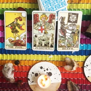 How To Read Your Own Tarot Cards When You Haven't A Clue